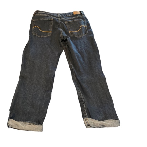 Size 10 Women’s Signature by Levi Cuffed Dark Wash Denim Capris - Picture 2 of 3